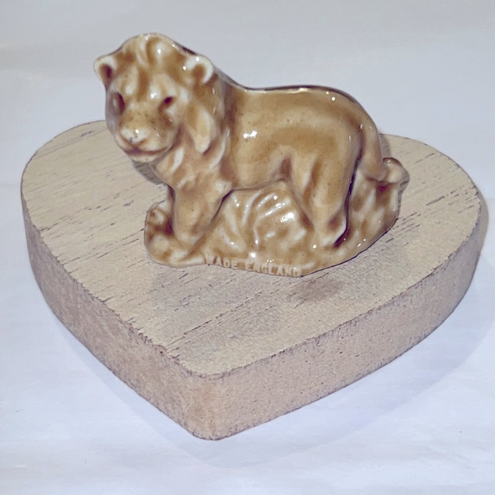 ⭐️3/15 Lion Tan Vintage Red Rose Tea Wade Whimsies Of England Animal Figurines